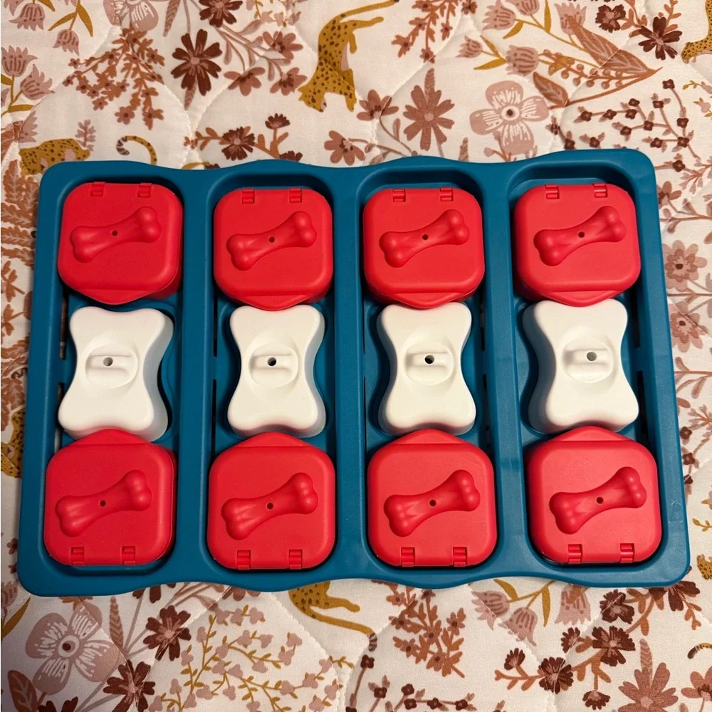 Outward Hound Interactive Dog Feeder / Puzzle
